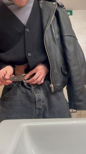 Harry_jen | Pissing Outside in Public Toilet