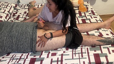 Engañando a mi esposa con mi vecina sexy mientras ella no estaba