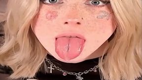 Sweet Eaton Teasing Her Live Audience With Her Small Cock