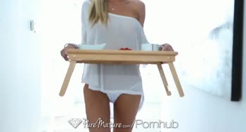 Mikki Lynn's Sizzling MILF Ride with a Big Dick