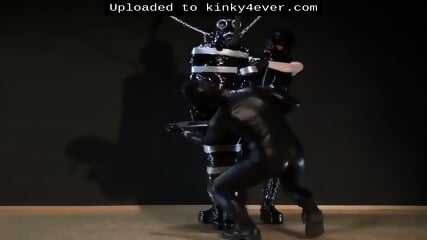 Mumifizierung Mit Gasmaske 1