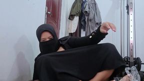 Asian Niqab Girl Doing Her Best To Suck Her Neighbor Dick - Minokiiko