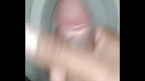 Negao ponhetando no banheiro