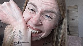 Blondie bites his hands! MP4