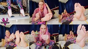Vicky's lamp makes her shrunken foot slave wish come true: Giantess, Foot Domination, Smelly Feet- 1080p