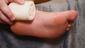 Dry sole massage - a moment of submission and relaxation
