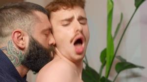 Str8toGay.com - American bear Markus Kage clean anal fucking