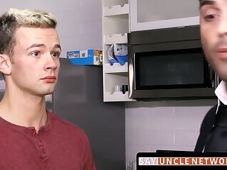 Clumsy stepdad sucked off by stepson before raw breeding session