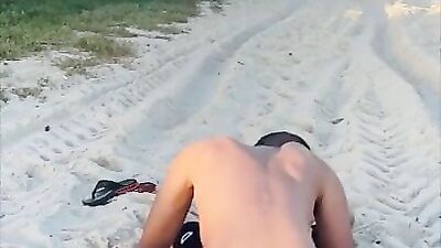 big dick 10 inches fucking the bottom in public beach