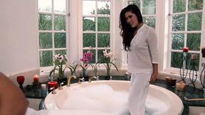 Thick Asian beauty London Keyes gets deep drilled