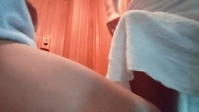 teen de culo grueso se mete la polla de su vecina hasta el fondo de su garganta