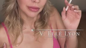 Elle Lyon Shows How She'll Give You A Smoking Blowjob