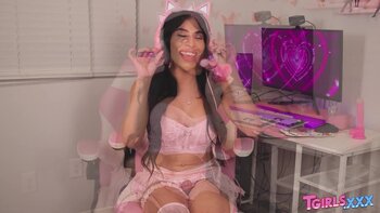 Avery Lust's Solo Seduction: Lingerie & Dildo Delights