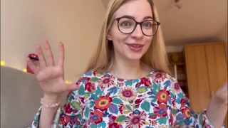 2 ways to recognize a real-life dominatrix 👠