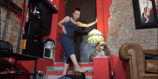 LADY SCARLET - BLACK SLAVE FOR BLACK FEET hd - SCHIAVO NERO PER PIEDI NERI hd