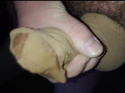 Nylonschwanz beim Porno wichsen