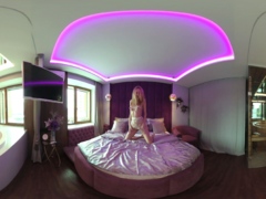 amateur blonde solo webcam