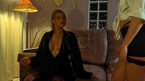 minha professora me puniu me dando tapas e metendo o dedo no meu cuzinho virgem