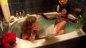 Claudia Raia E Louise Cardoso - Matou Os Pais E Foi Ao Cinem