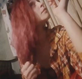 SIZZLING SMOKING BOSS MILF .. HAVING A 100.. WHILE IGNORING