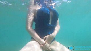 mom into swimsuit with long Titted Masturbates inside the Sea