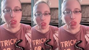 Asmr Huge Bubble Gum Sound Effects Listen in Headphones