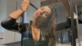 Kissing glass (custom video)