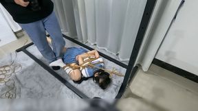 hui33-Tie the girl up tightly and then discipline her.