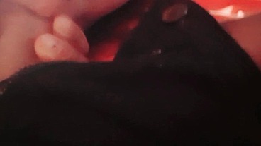 LE HAGO LA MEJOR MAMADA DEL MUNDO AMATEUR A MI HIJASTRO EN EL AUTOBÚS, SOY SU MADRASTRA COLEGIALA TEEN PUTA, SEXO REAL CASERO AMATEUR.
