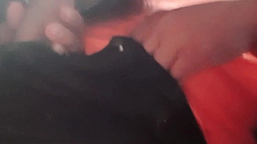LE HAGO LA MEJOR MAMADA DEL MUNDO AMATEUR A MI HIJASTRO EN EL AUTOBÚS, SOY SU MADRASTRA COLEGIALA TEEN PUTA, SEXO REAL CASERO AMATEUR.