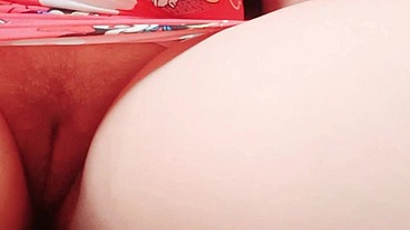 LE HAGO LA MEJOR MAMADA DEL MUNDO AMATEUR A MI HIJASTRO EN EL AUTOBÚS, SOY SU MADRASTRA COLEGIALA TEEN PUTA, SEXO REAL CASERO AMATEUR.