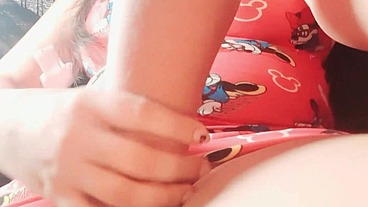 LE HAGO LA MEJOR MAMADA DEL MUNDO AMATEUR A MI HIJASTRO EN EL AUTOBÚS, SOY SU MADRASTRA COLEGIALA TEEN PUTA, SEXO REAL CASERO AMATEUR.