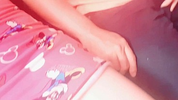 LE HAGO LA MEJOR MAMADA DEL MUNDO AMATEUR A MI HIJASTRO EN EL AUTOBÚS, SOY SU MADRASTRA COLEGIALA TEEN PUTA, SEXO REAL CASERO AMATEUR.