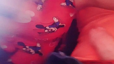 LE HAGO LA MEJOR MAMADA DEL MUNDO AMATEUR A MI HIJASTRO EN EL AUTOBÚS, SOY SU MADRASTRA COLEGIALA TEEN PUTA, SEXO REAL CASERO AMATEUR.