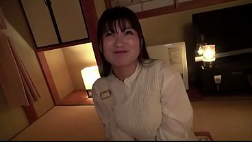 熊本の旅館で働く20歳の若女将が部屋に呼び出され犯される