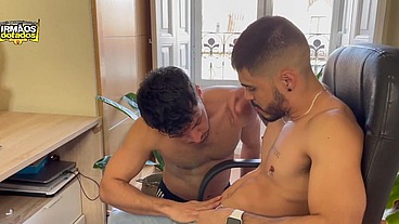 ACABEI FODENDO COM MEU COLEGA DE QUARTO