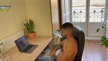 ACABEI FODENDO COM MEU COLEGA DE QUARTO