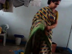 Aunty change saree