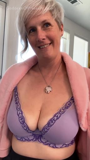 Hot Preview - Tapping My Best Friend's Mom While He's at the Gym   Clip 1