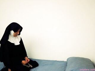 CCan Raymunda - Religiosa confieza sus sueños humedos y cae en pecado con sacerdote
