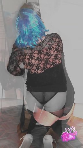 Kandi Kane Gets Down On Her Knees To Suck & Blow Dick
