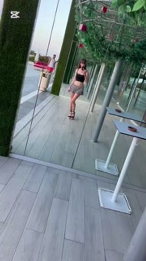 🔥Mini skirt long legs  Hot walk in  hôtel garden 🔥