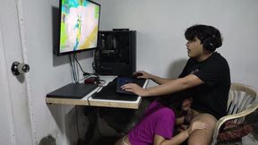 Jasmine Gives Her Boyfriend a Blowjob While He Plays Games