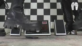 Two Radio under heavy Boots floor view