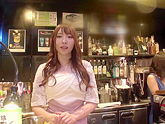 スナックで男のチンポを吟味して酔った勢いでめちゃくちゃハメる