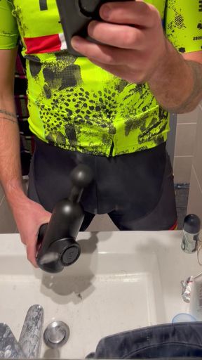 Post cyclist workou, penis massage