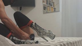 Perfect MILF vibrator, fingering, bondage sex