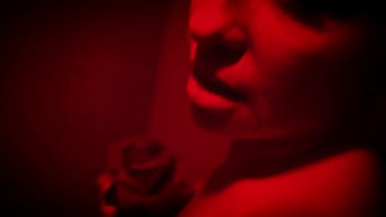 Roberta Faganelli - Tomando um banho gostoso peladinha e sensualizando
