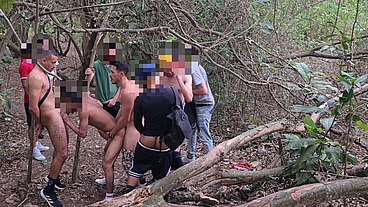 SURUBÃO NO PARQUE 20 HOMENS