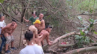 SURUBÃO NO PARQUE 20 HOMENS